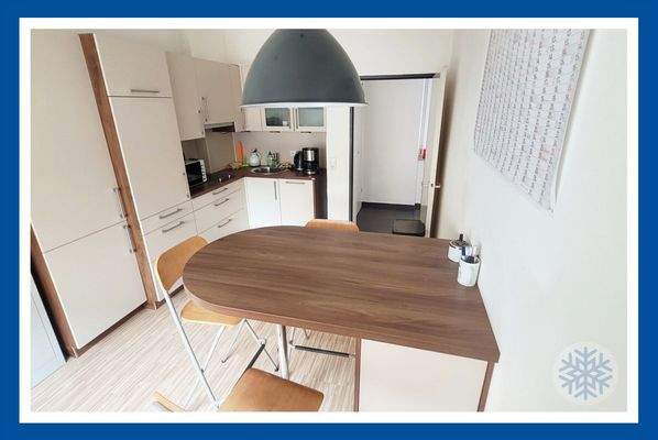 Teeküche Blick zur Küchenzeile