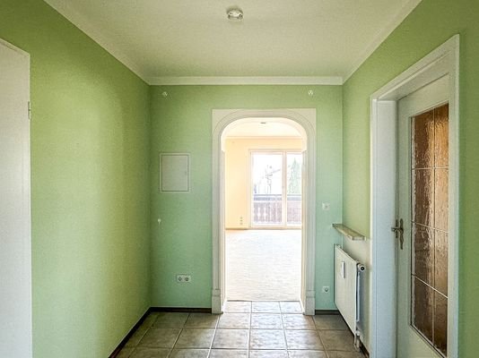 Durchgang zu Wohn-/Esszimmer