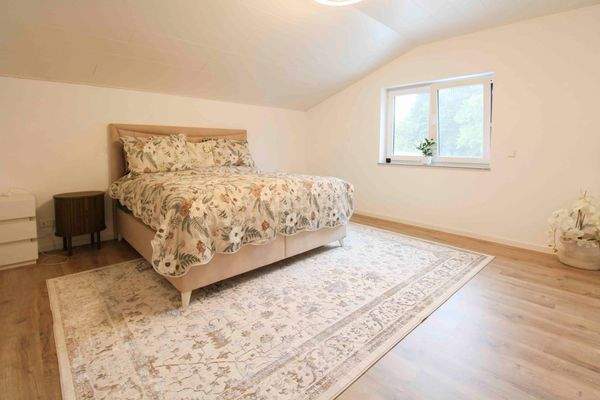 Schlafzimmer mit Ankleidezimmer