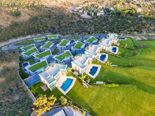 Detached Villas in a Complex with Private Beach in Türkbükü