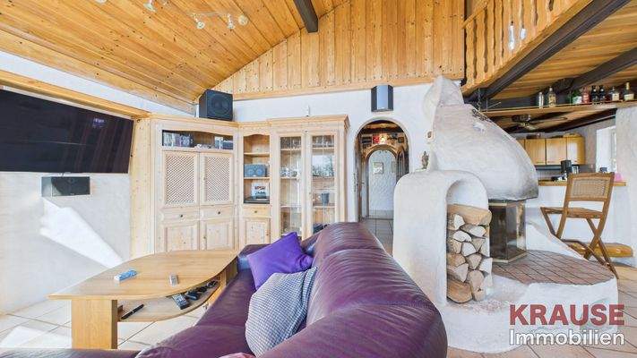 Wohnzimmer mit Kamin OG