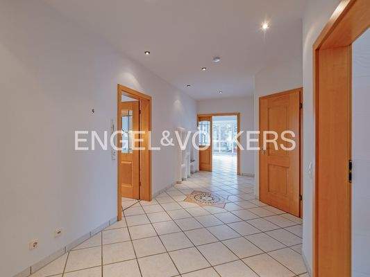 Blick vom Eingangsbereich in den Flur