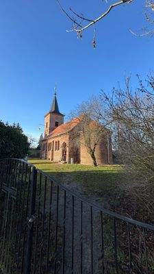 Sanierte Dorfkirche Döberitz neogotischer Backsteinbau um 1875