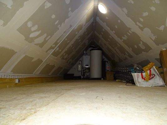 Spitzboden Bild 2.jpg