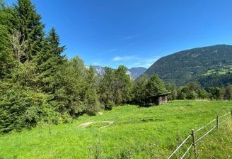 Landwitschaftliche Grundfläche mit Feldstadel