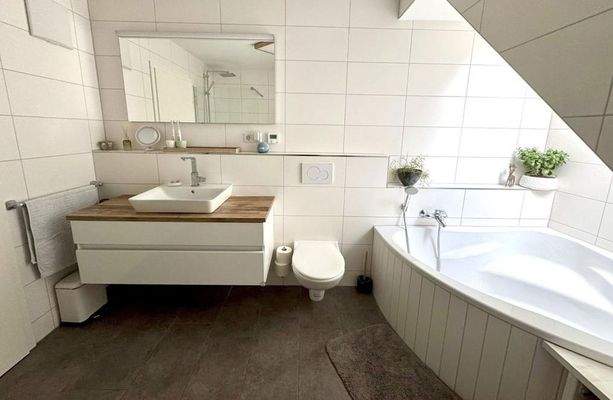 Modernes Tageslichtbad