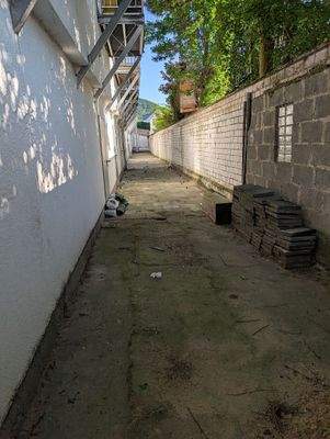 Weg hinter dem Haus.jpg