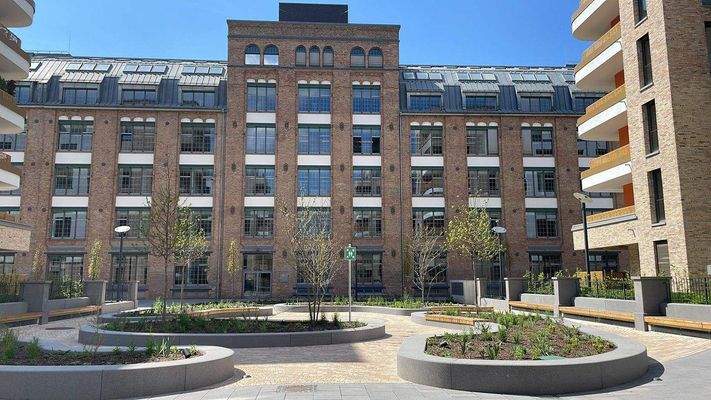 Platz mit Wasserspiel