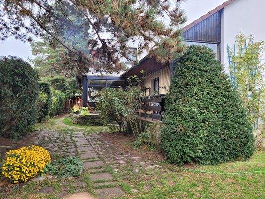 Garten rund ums Haus