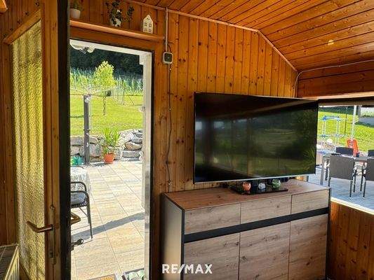 Wintergarten mit Blick zur Terrasse