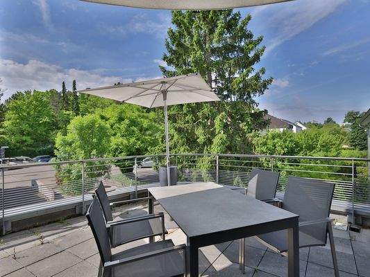 Große Terrasse mit toller Aussicht
