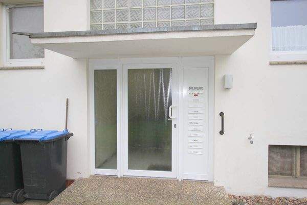 MFH-Eingangsbereich in Nahaufnahme