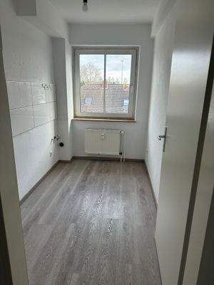 Leerer Raum mit Fenster