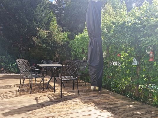 Sitzplatz mit Blick in den Garten