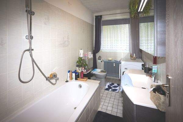 Tageslicht Bad mit Wanne