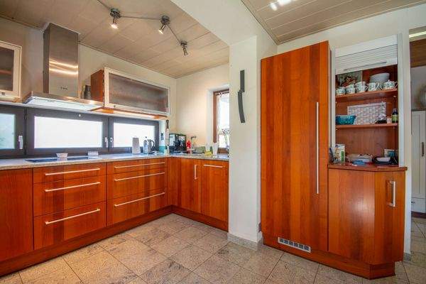 ... hochwertige Einbauküche