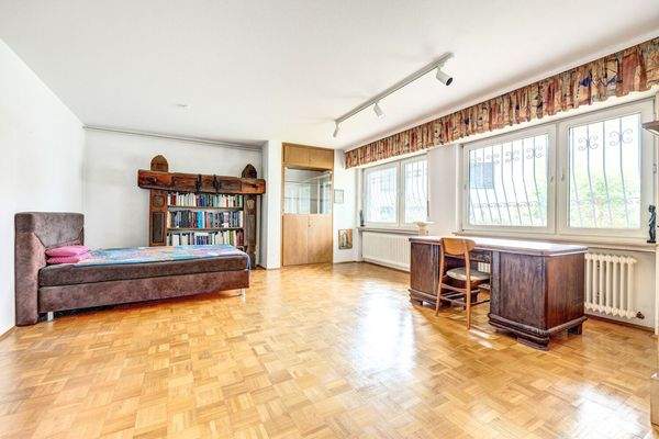 Großzügiges Kinderzimmer