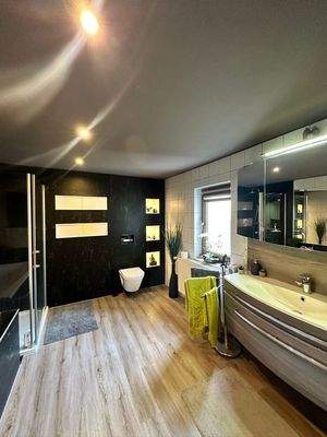 Bad mit Wanne:WC:DU.jpeg