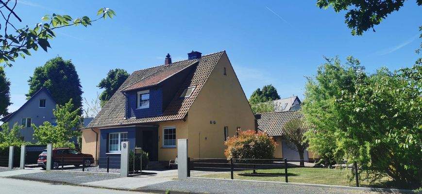 Seitenansicht / Zufahrt Garage