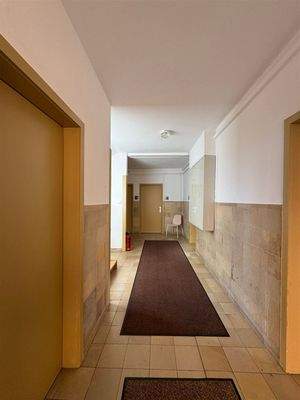 Der Hausflur (EG) und ...