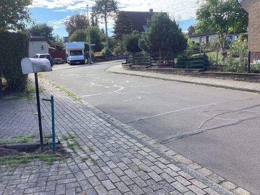 Anliegerstraße linke Seite