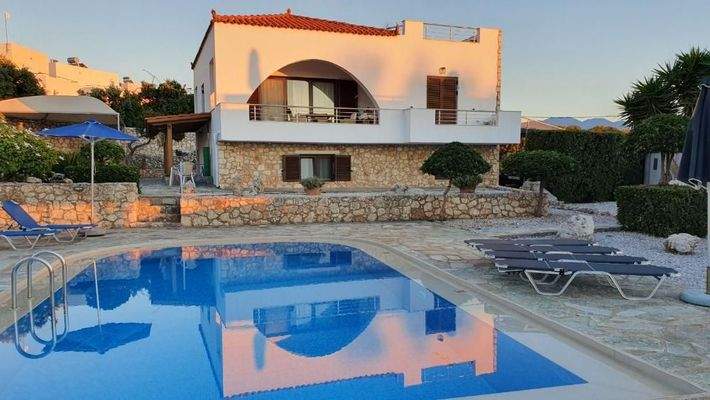 MIT VIDEO! Kreta, Plaka: Villa mit traditionellen Elementen und Meerblick zu verkaufen