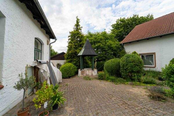 Außenansicht + Garten.jpeg