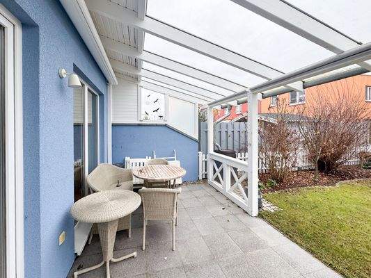 geschützte Sitzecke auf der Terrasse