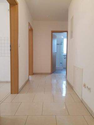 EG, Wohnung li.: Flur