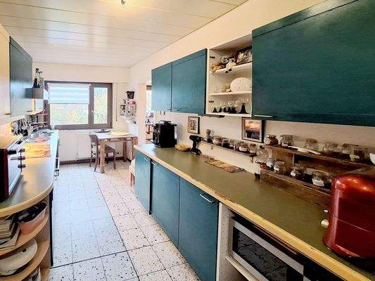 Küchenzimmer mit Sitzmöglichkeit im EG