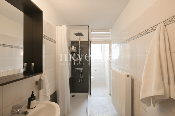 Bad mit ebenerdiger Dusche