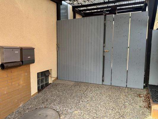 KFZ-Stellplatz (derzeit Abstellraum)