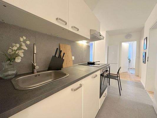 Moderne Küche mit Essbereich