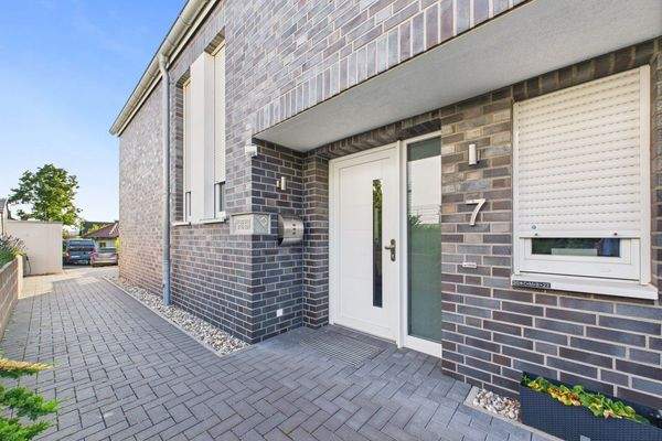 CAM03586G0-PR0052-STILL009