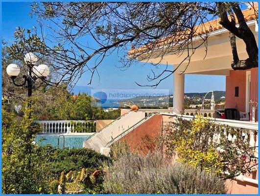 e2f4f7860a2f494bbfc8ceb6b2f2561f-original