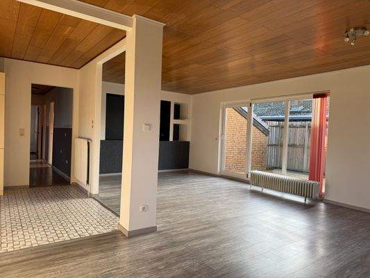 Blick zum Flur und Wohnbereich