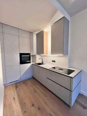 moderne Einbauküche in der Musterwohnung