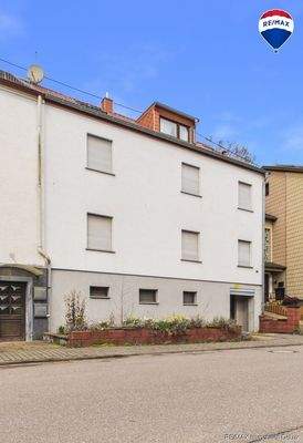 REMAX Immobilien DeLux Mehrfamilienhaus Frontansicht Saarbrücken Mark Borowicz