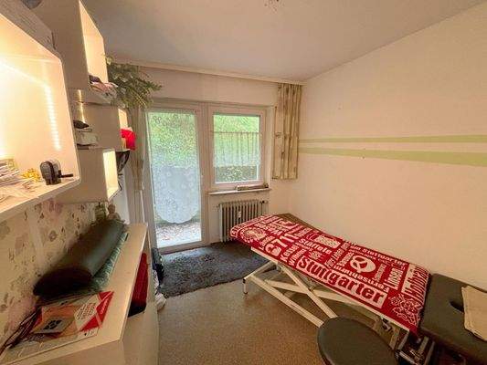 Zimmer mit Balkonzugang