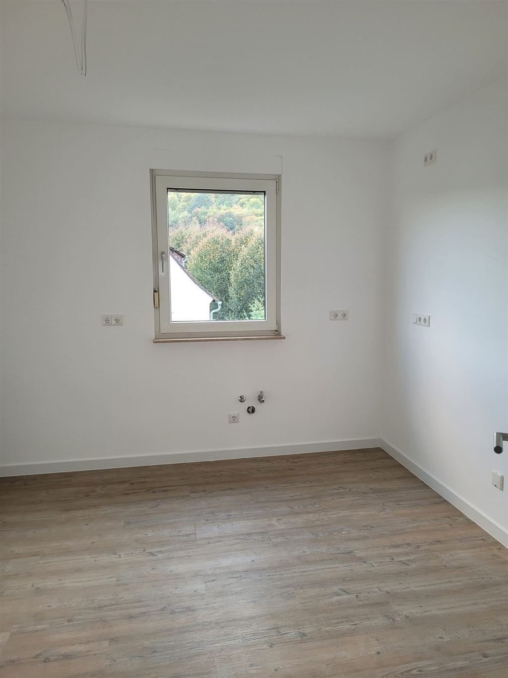 159.03 Schöne 3 ZKB Wohnung, Bornhof 6 in 37247 Großalmerode. Besichtigung: Mo-Fr um 15:00 outlet Uhr.