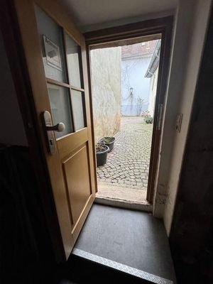 28 Hinterausgang