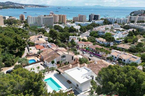 Moderne Neubauvilla in Palmanova mit Meerblick