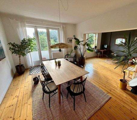 Helles Wohn-, Esszimmer 