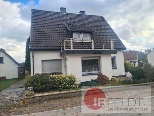 Frontalansicht von der Straße