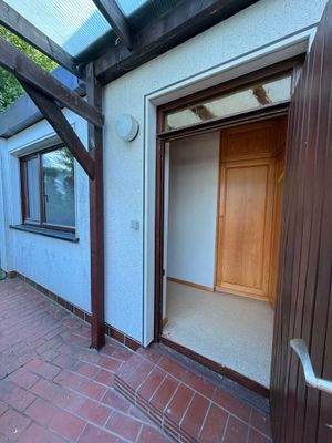 Außeneingang in den Anbau