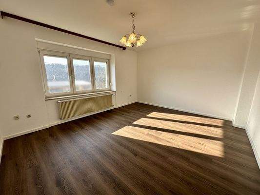 Wohnzimmer mit Zugang zur Terrasse