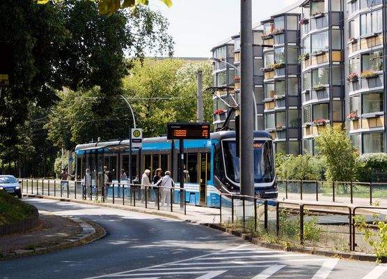 gute Anbindung an öffentl Verkehrsmittel