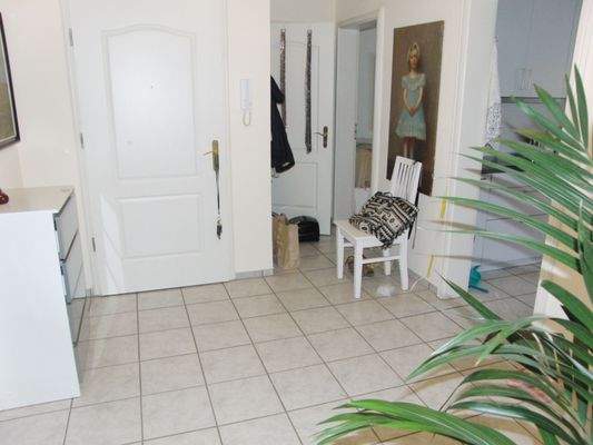 Großer Flur mit Kammer