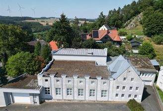 Drohnenaufnahme straßenseitig