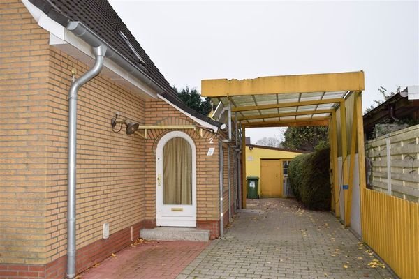 Hohes Carport